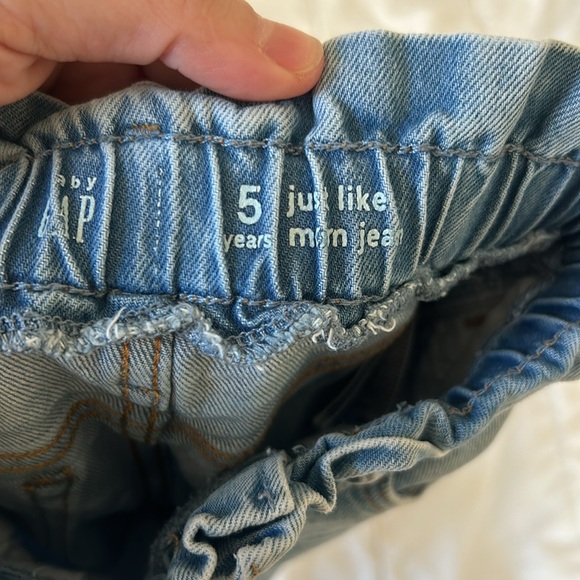 Gap Kids Girls Light Blue Raw Hem Jeans Size 5 - Picture 3 of 3